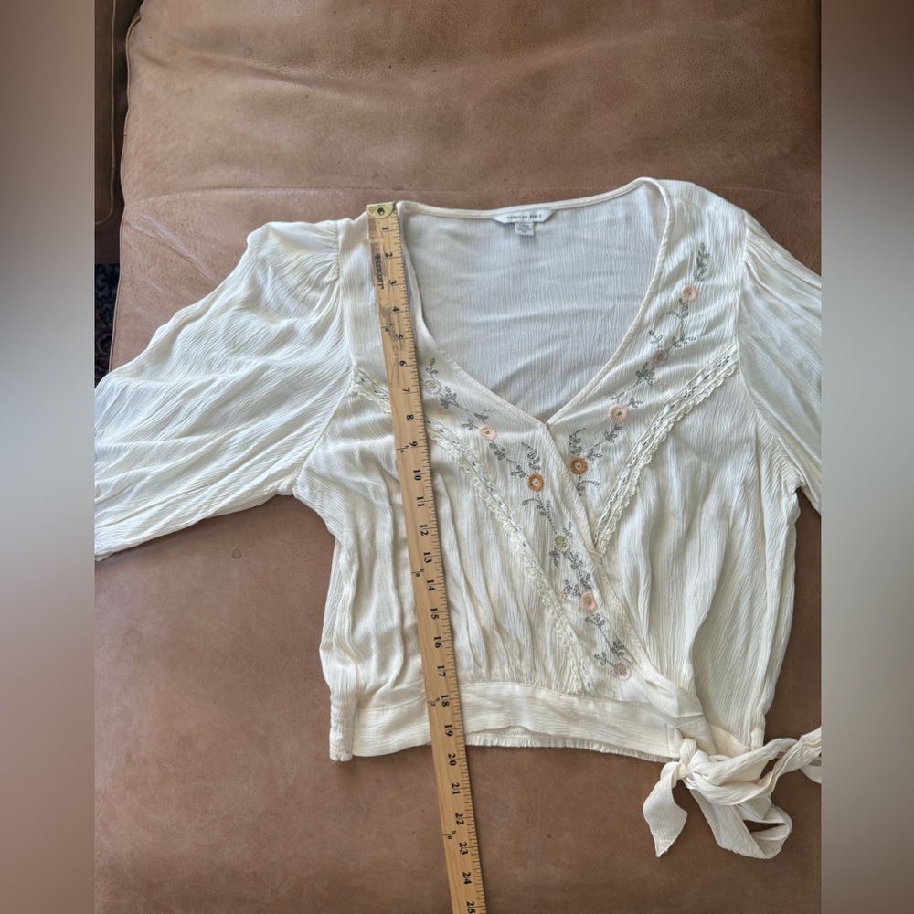 American Eagle Long Sleeve Boho Embroidered Floral Wrap Top Blouse Size Large - Picture 5 of 9